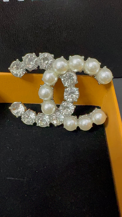 Luxury C.C Pearl & zircon Brooch pin