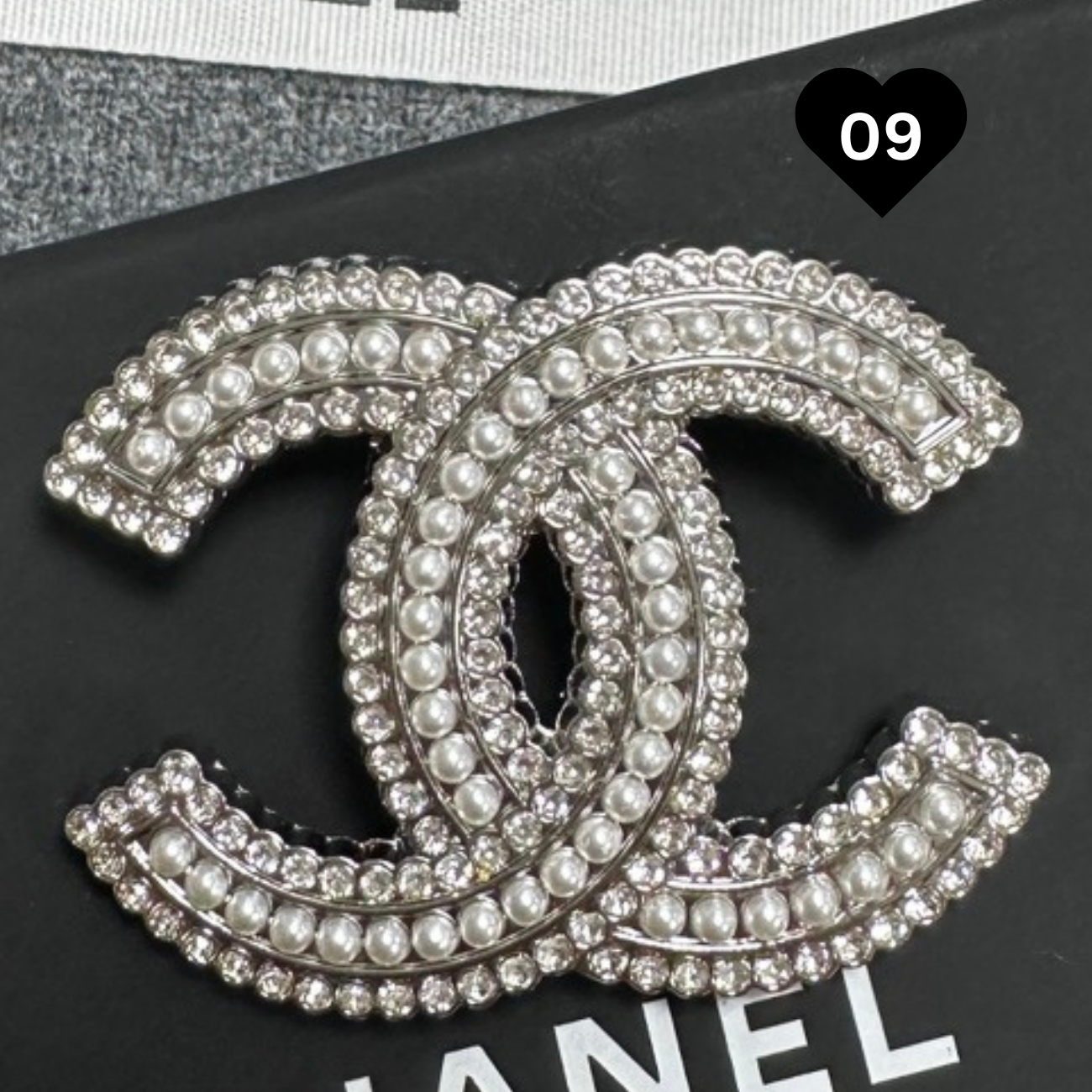 Luxury Brooch Pin  01 - 99