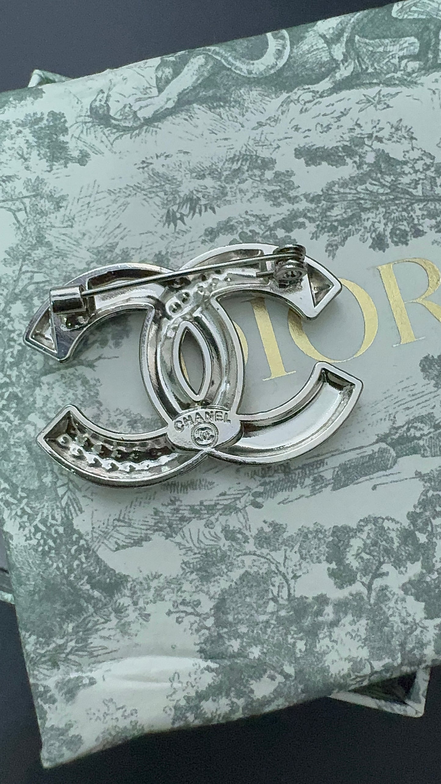 Luxury C.C Gold Brooch pin