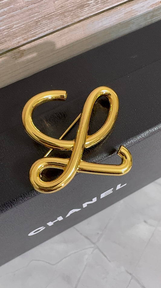 Luxury Loewe Brooch pin