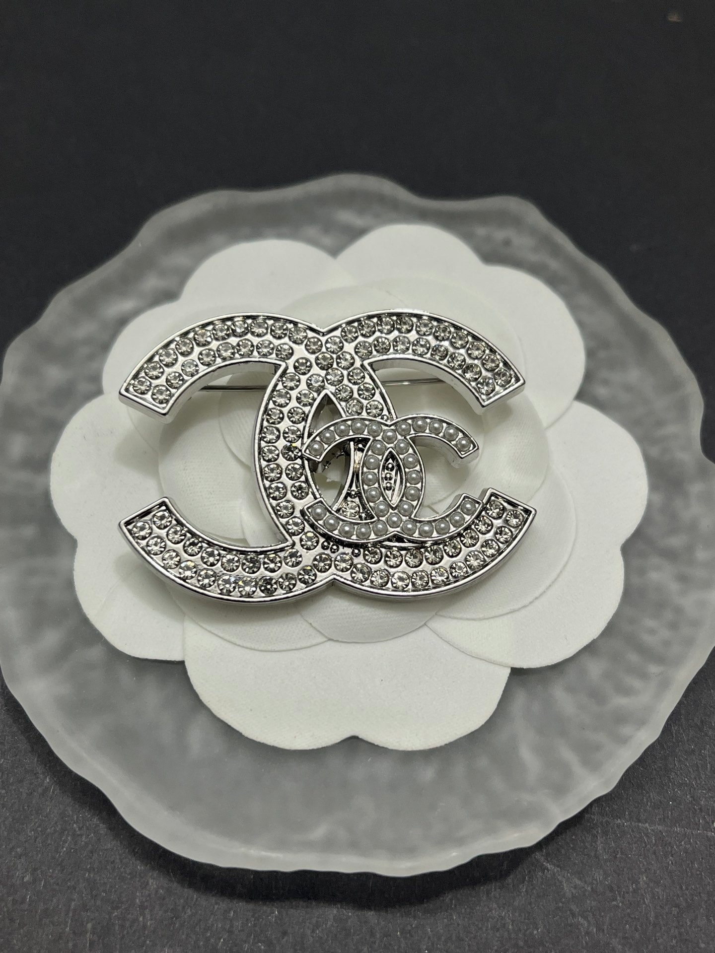 Luxury C.C Double logo Brooch pin
