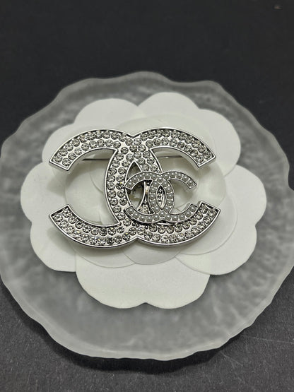 Luxury C.C Double logo Brooch pin
