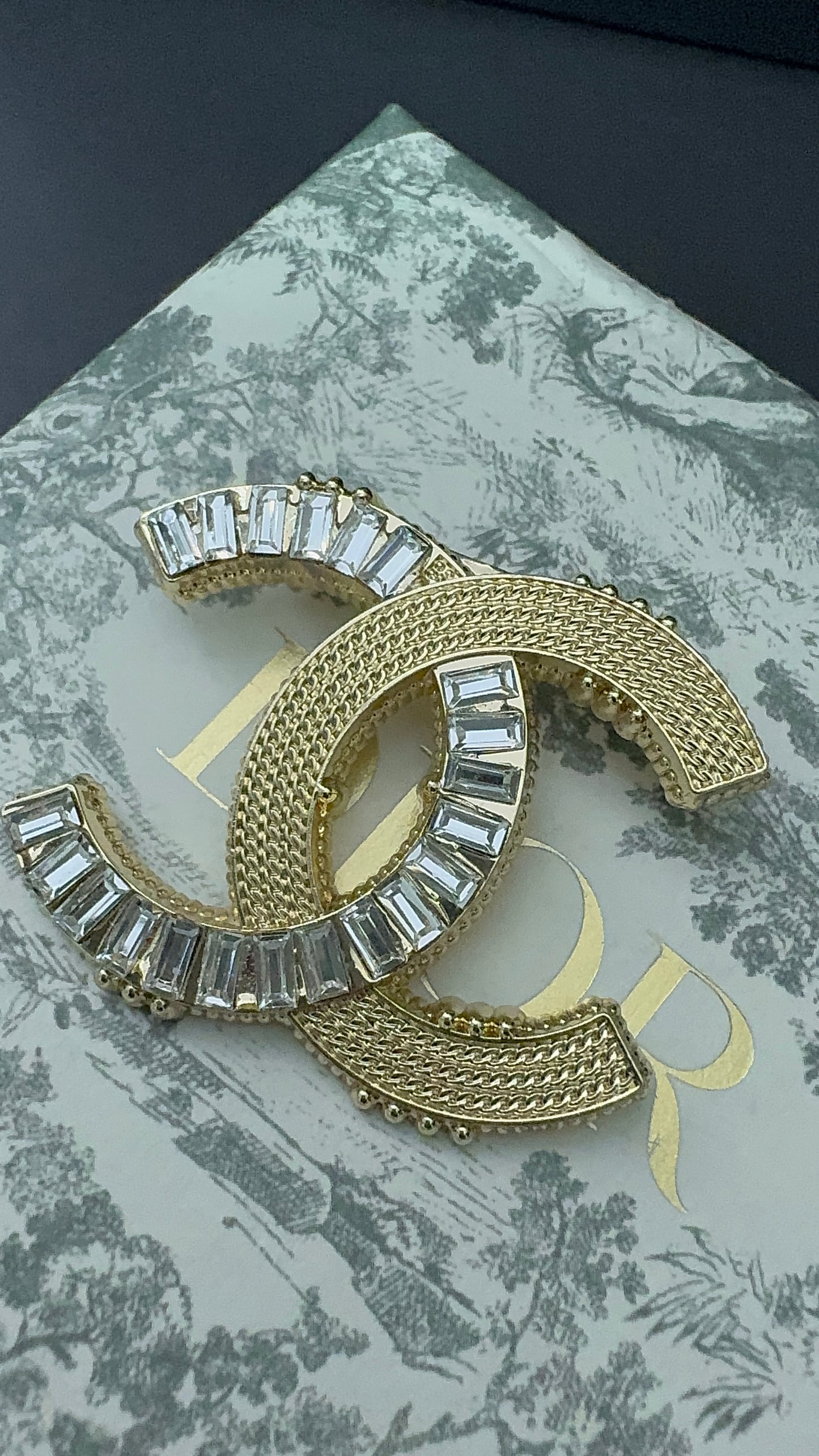 Luxury C.C Detail Brooch pin