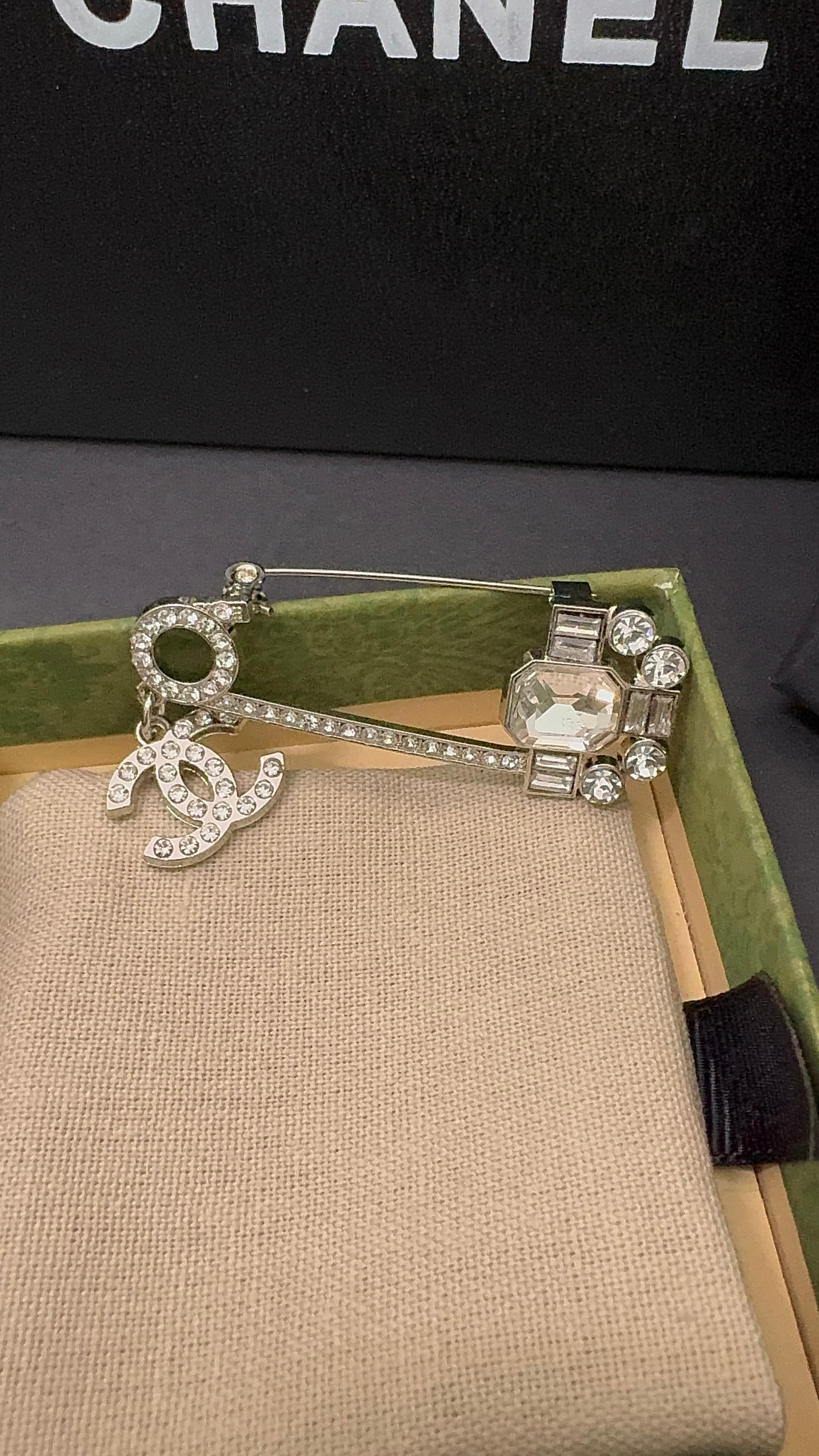 Luxury C.C Gold Brooch pin