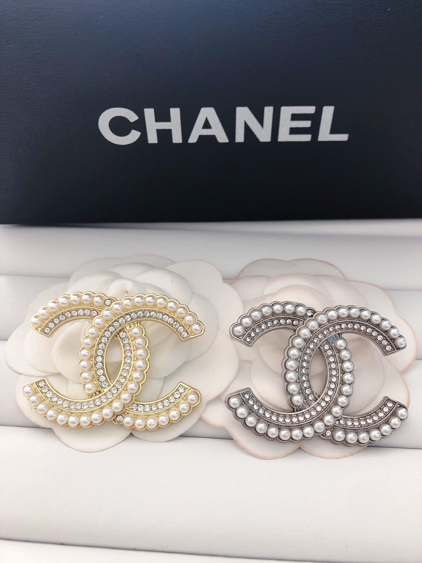 Luxury C.C Brooch pin