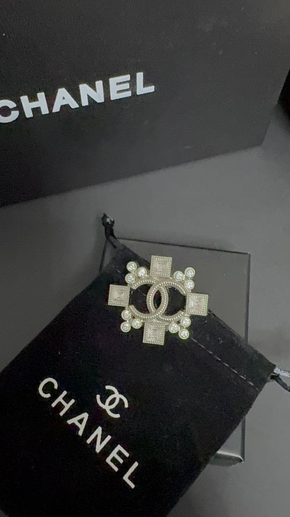 Luxury C.C Gold Brooch pin