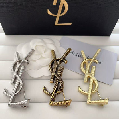 Luxury Y.S Detailed vintage Brooch looked