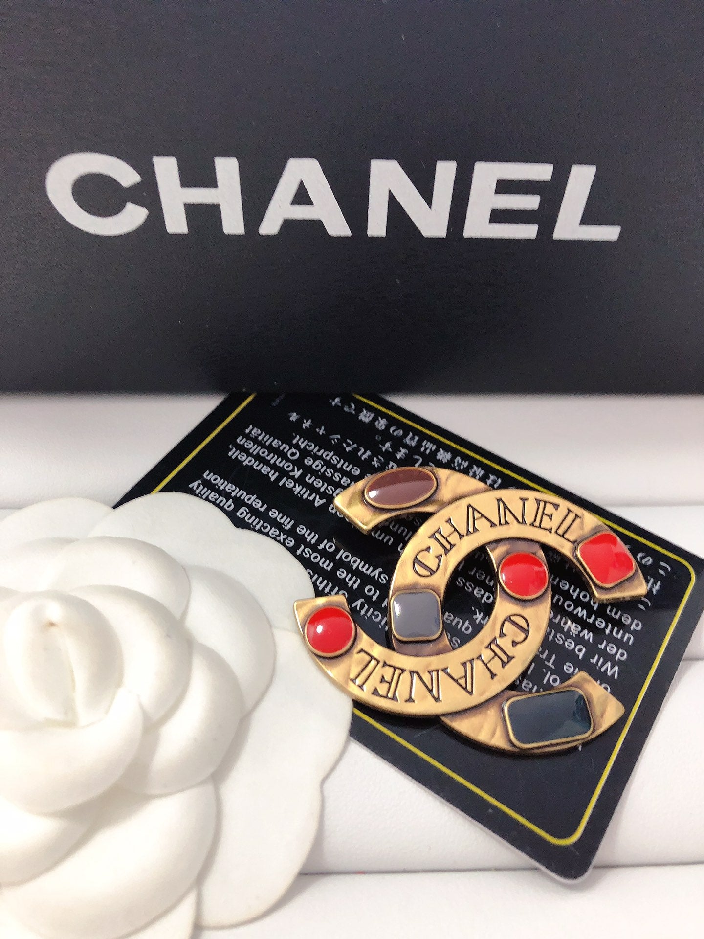 Luxury C.C Detailed vintage Brooch pin