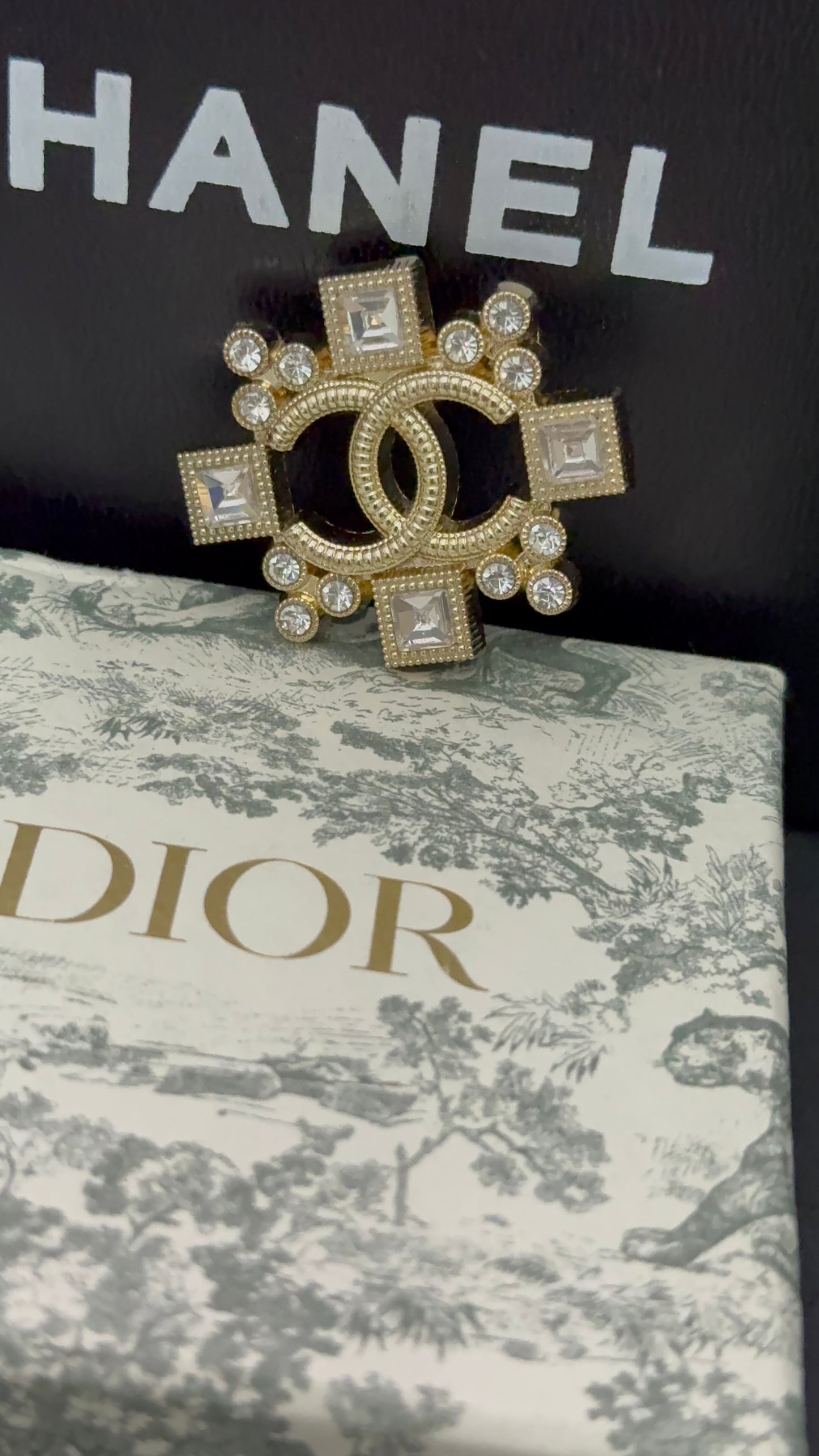 Luxury C.C Gold Brooch pin