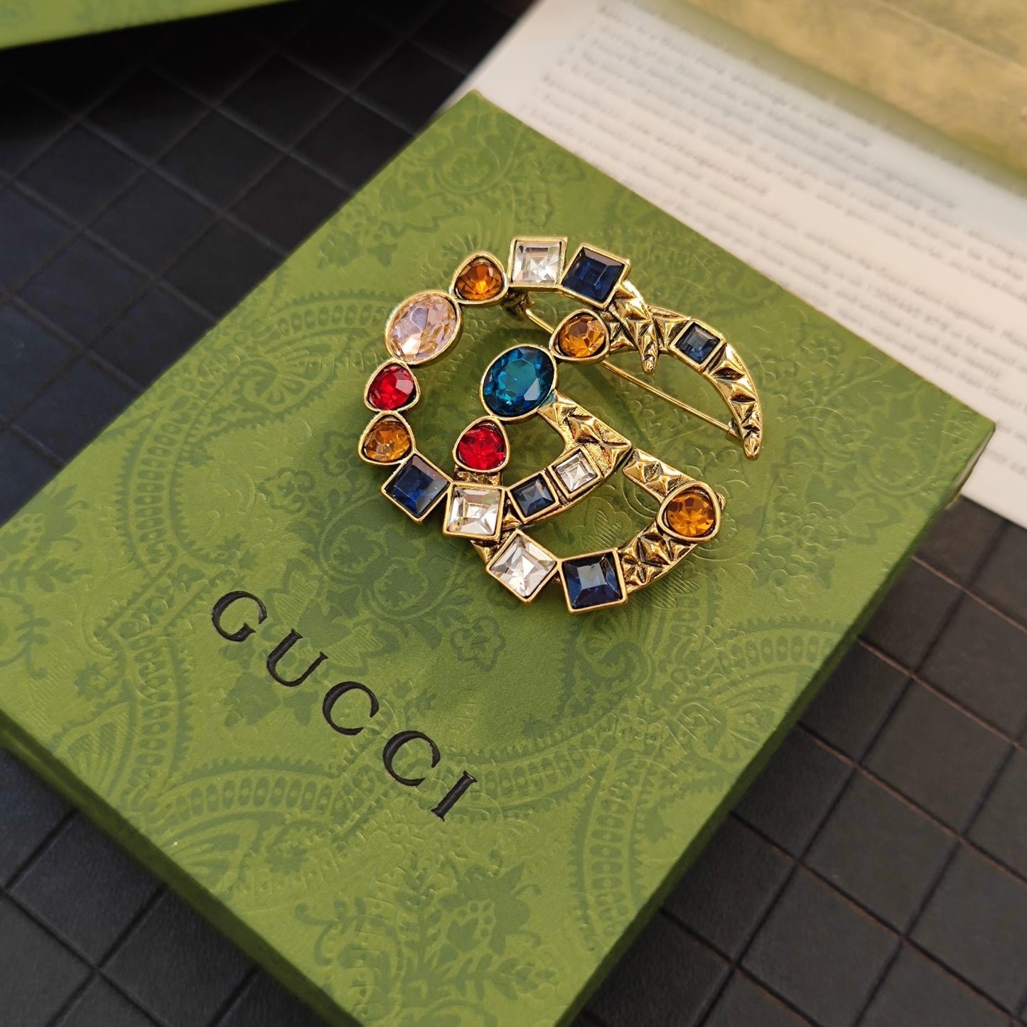 G.G Vintage Brooch pin l