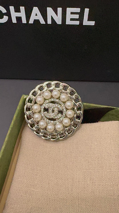 Luxury C.C Loop chain & pearl Brooch