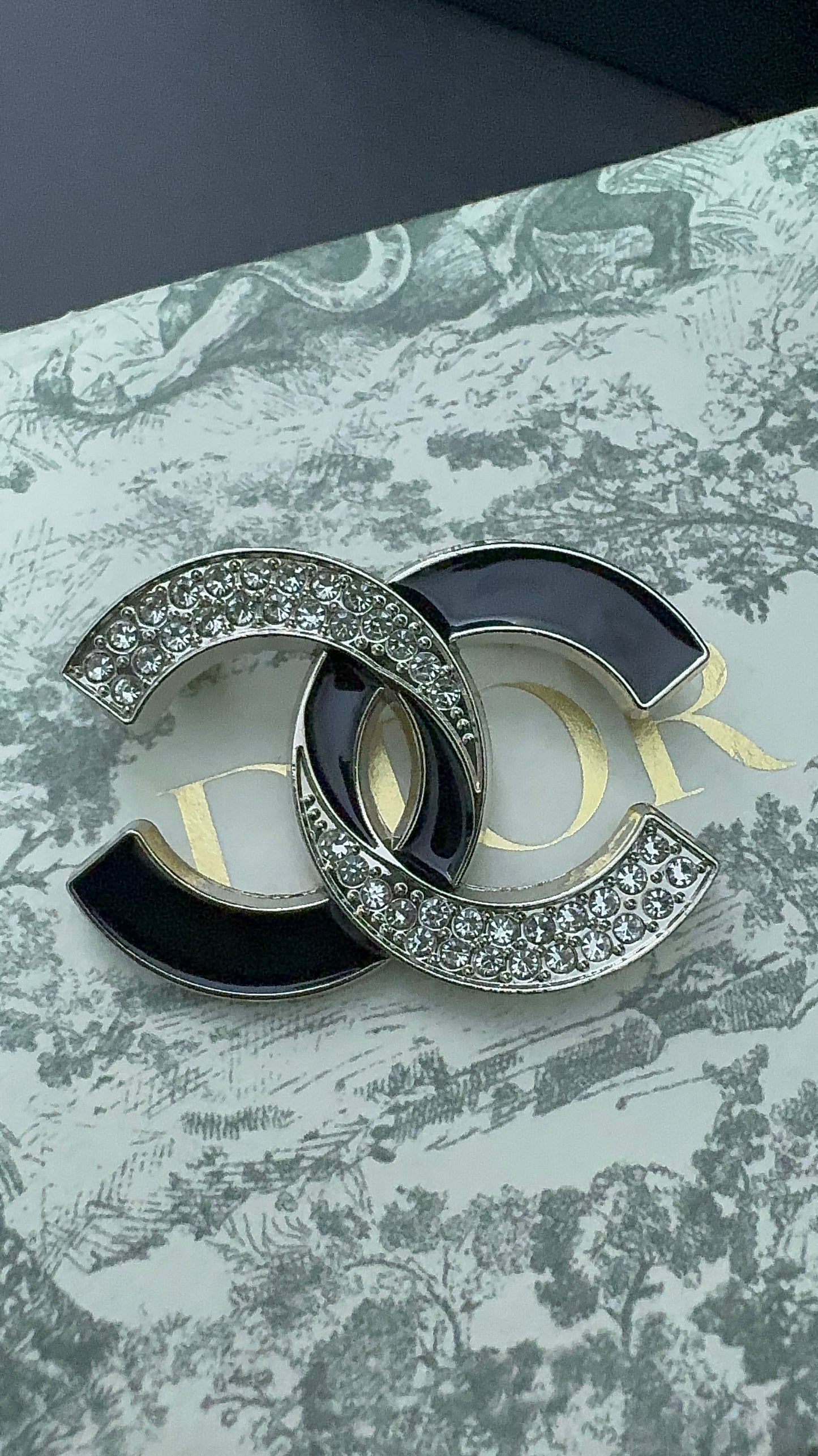 Luxury C.C Gold Brooch pin