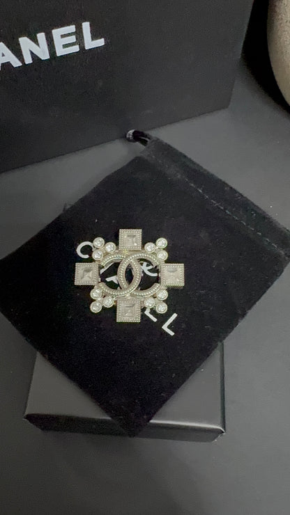 Luxury C.C Gold Brooch pin