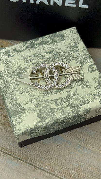 Luxury C.C Arrow Brooch pin
