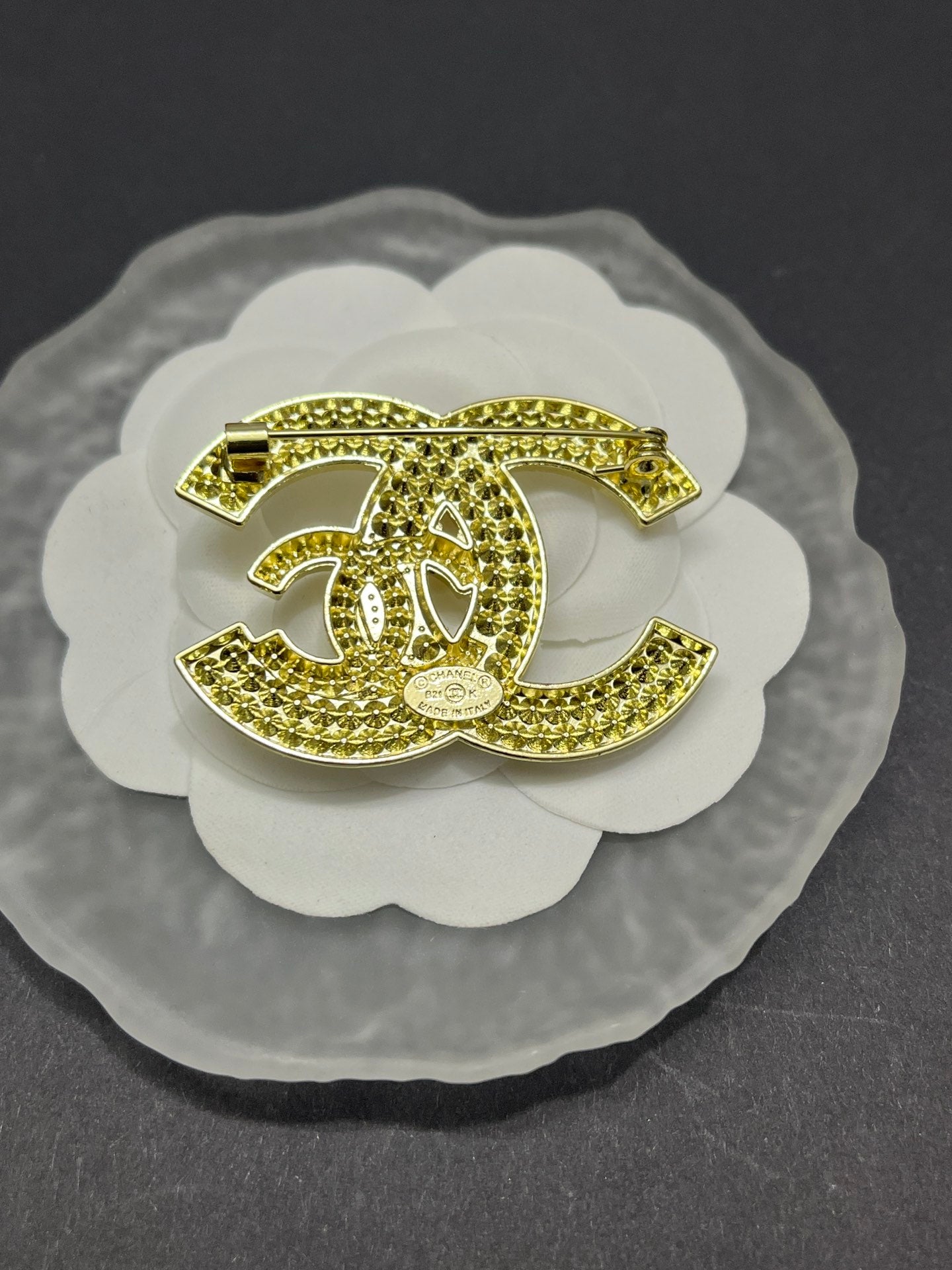 Luxury C.C Double logo Brooch pin