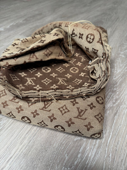 L 01 - Brown jacquard fabric