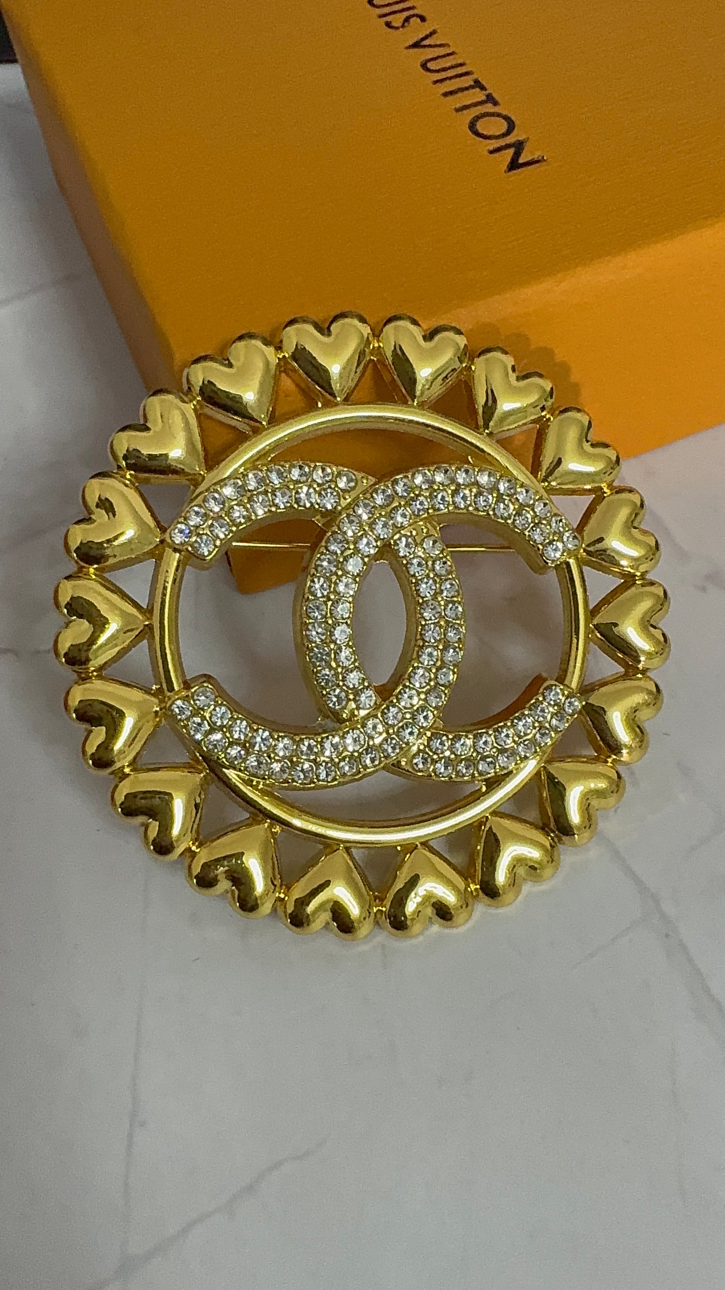 Luxury C.C Hearts Brooch pin l