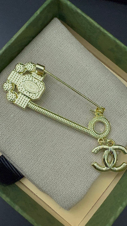 Luxury C.C Gold Brooch pin