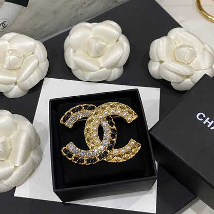 Luxury C.C woven brooch pin