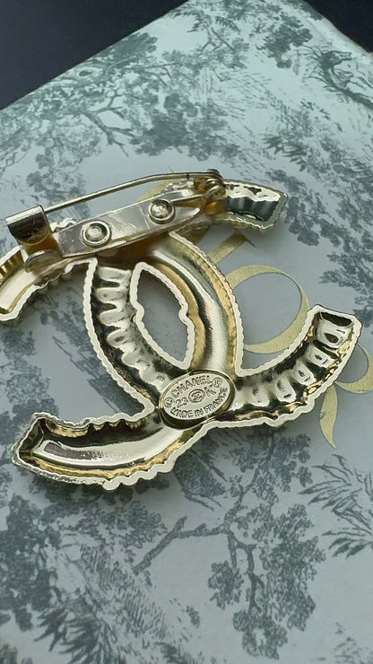 Luxury C.C Detail Brooch pin