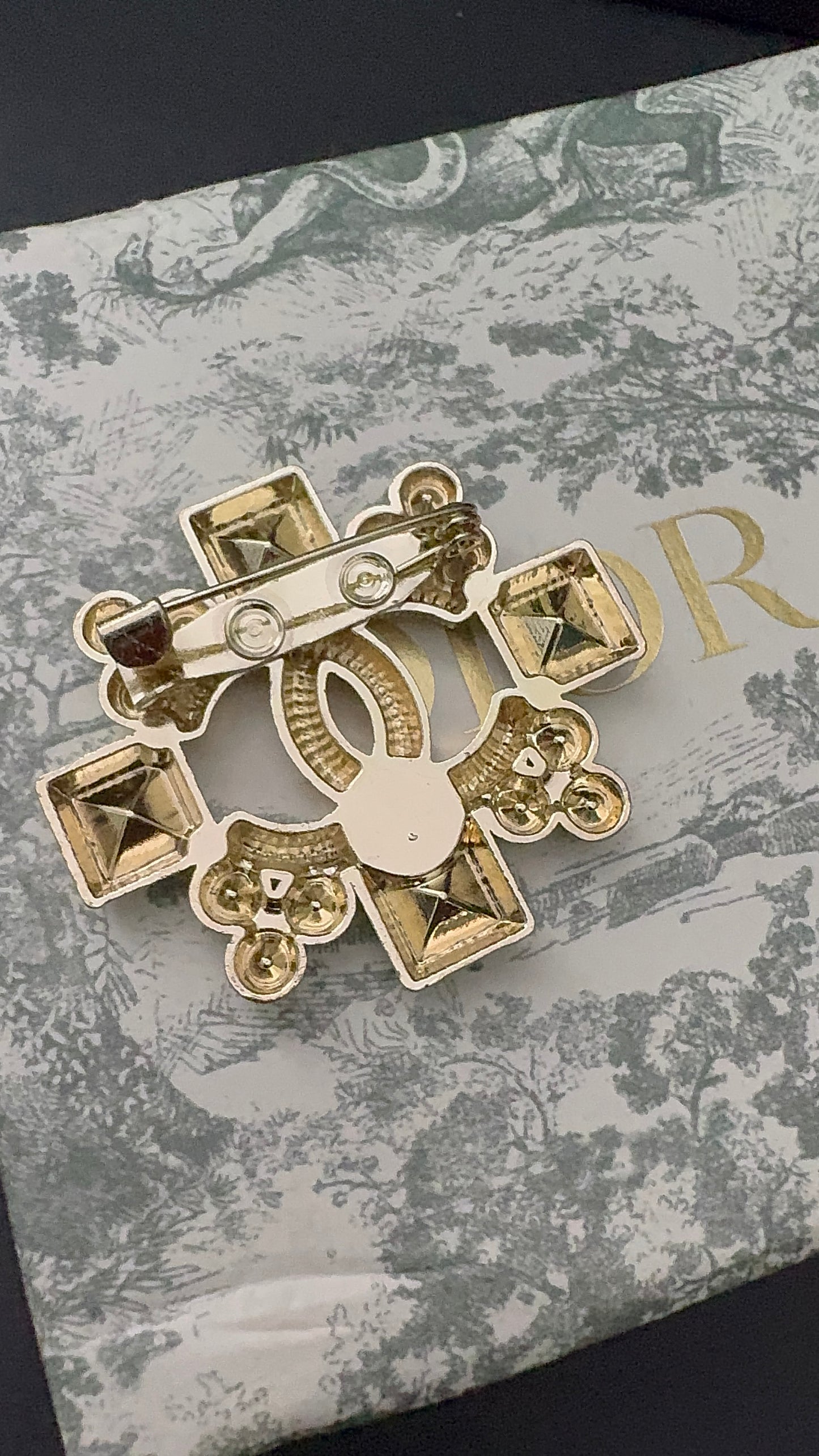 Luxury C.C Gold Brooch pin