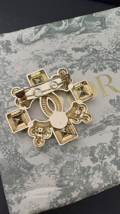 Luxury C.C Gold Brooch pin