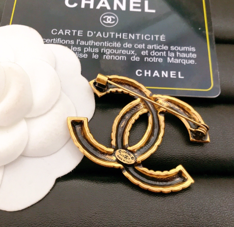 Luxury C.C antique Brooch pin