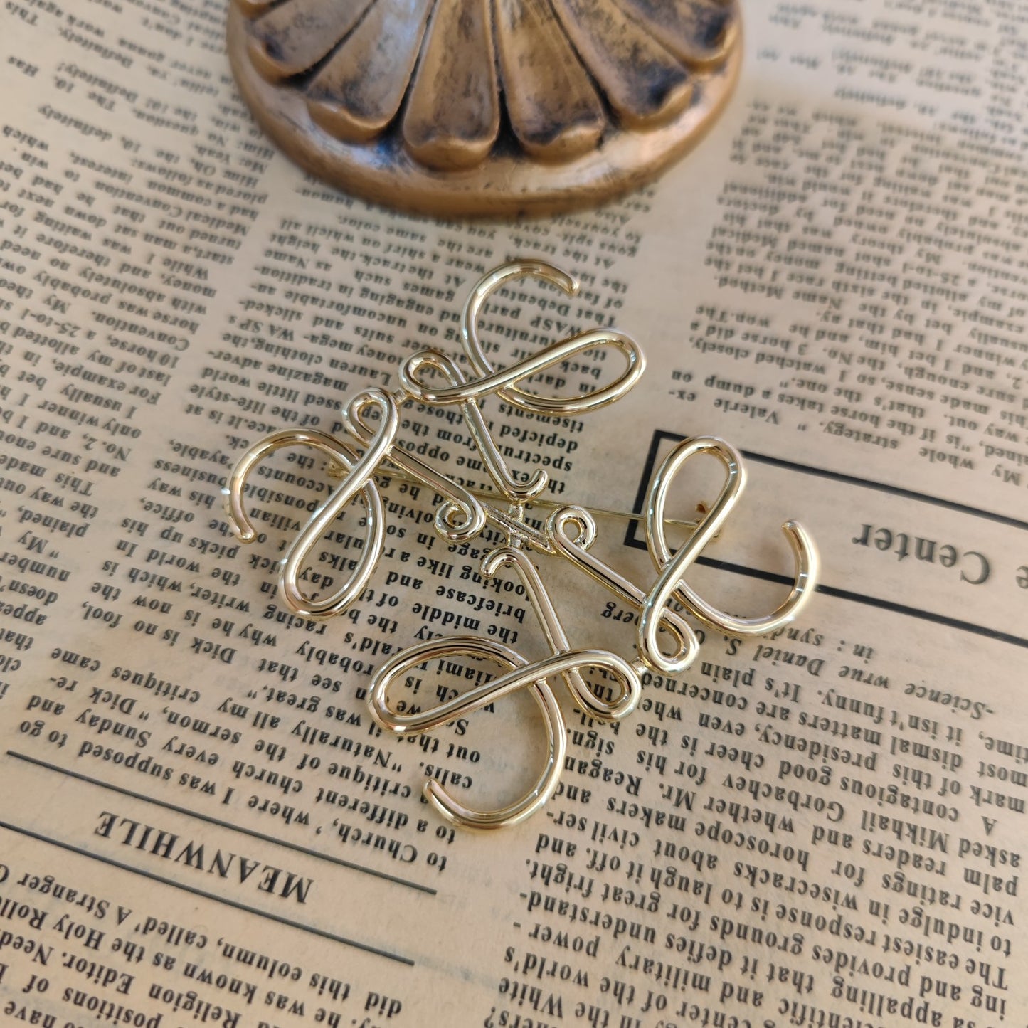 Luxury L Silver/Gold brooch