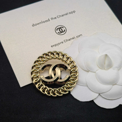 Luxury C.C Chain loop Brooch pin