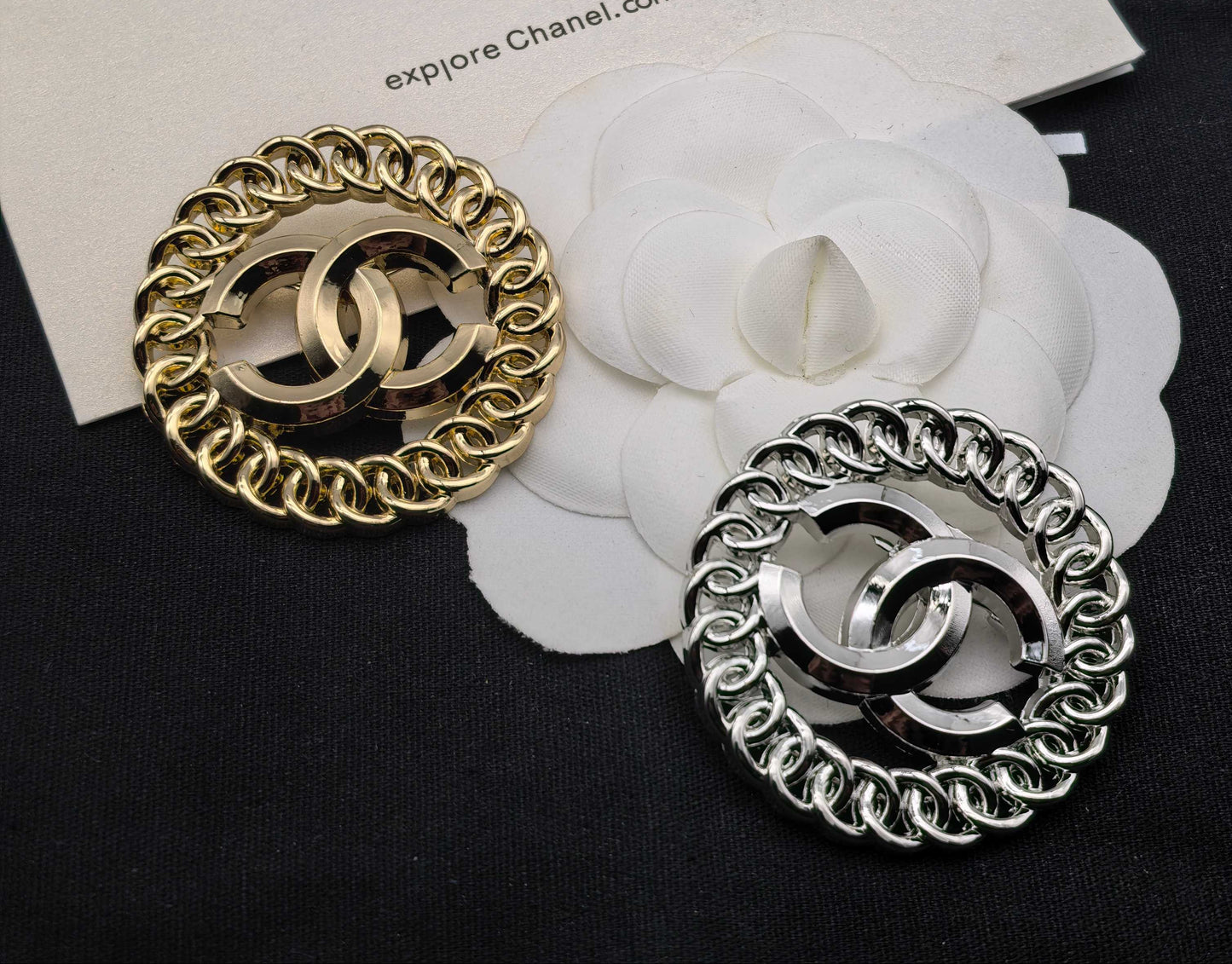 Luxury C.C Chain loop Brooch pin