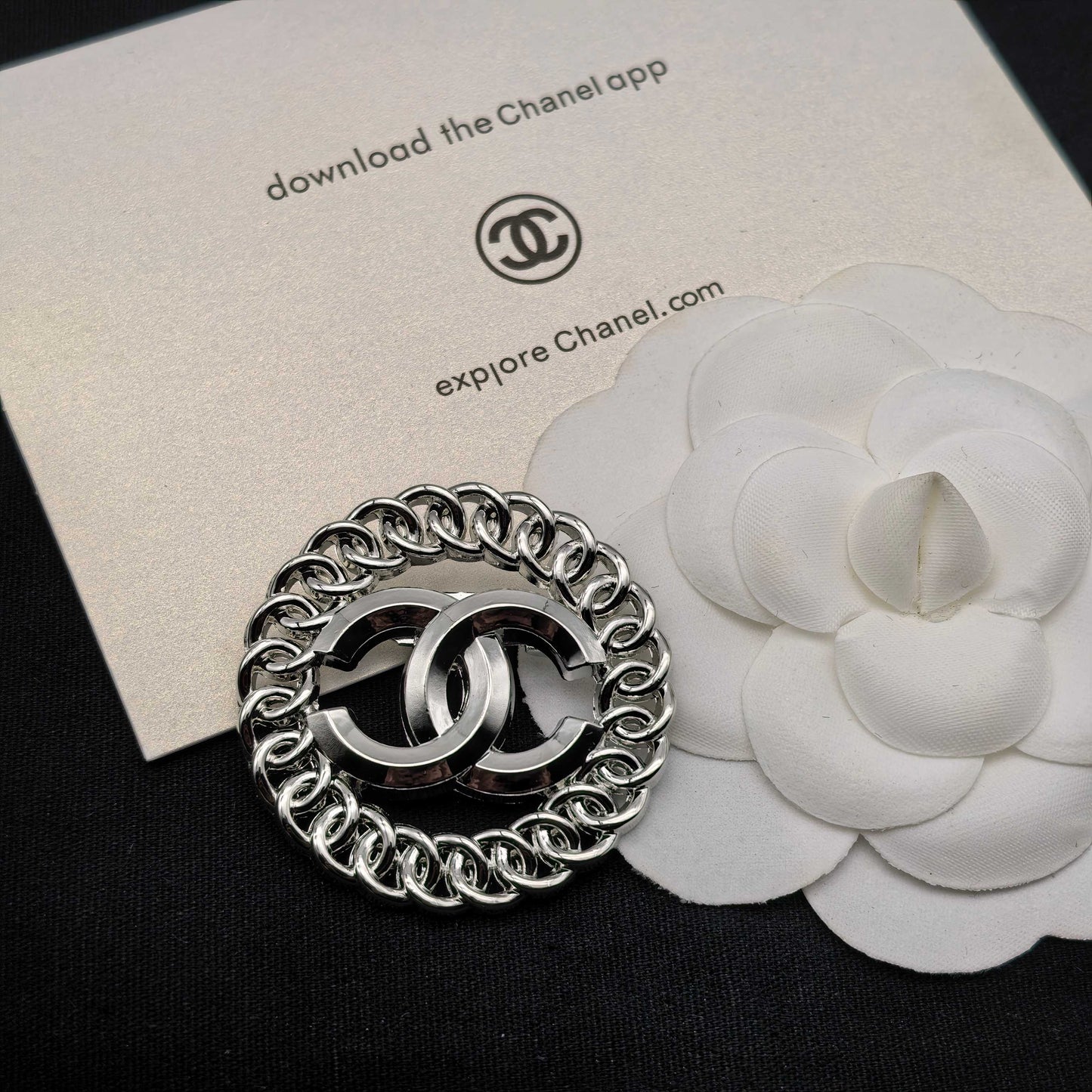 Luxury C.C Chain loop Brooch pin