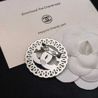 Luxury C.C Chain loop Brooch pin