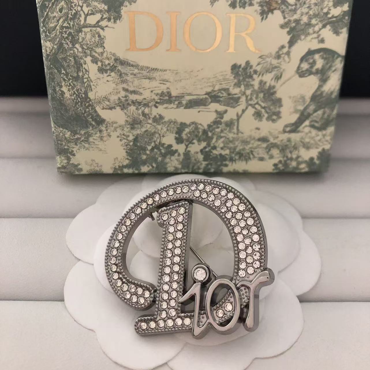 Luxury D. Silver brooch