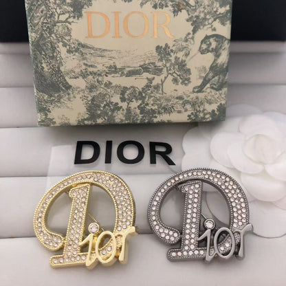 Luxury D. Gold brooch