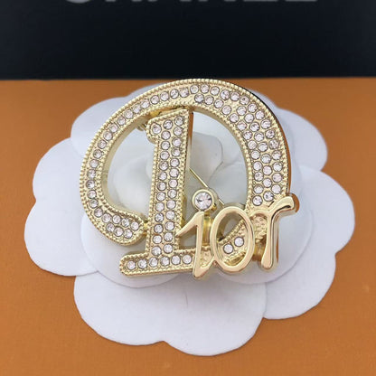Luxury D. Gold brooch