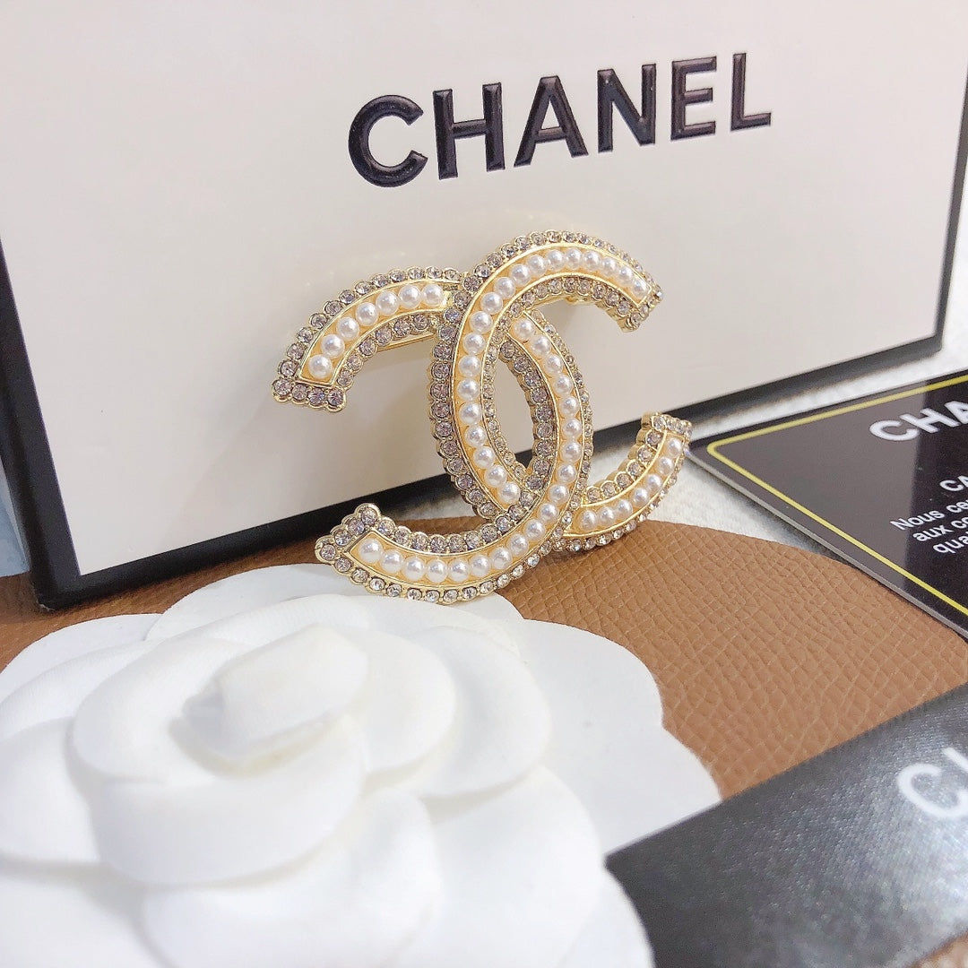 Luxury C.C Gold & Pearl Brooch pin
