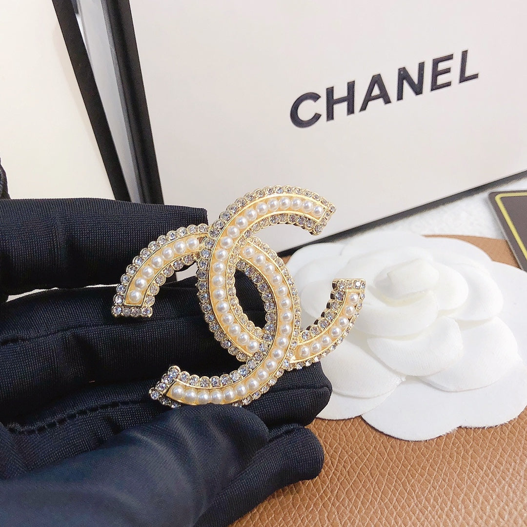 Luxury C.C Gold & Pearl Brooch pin