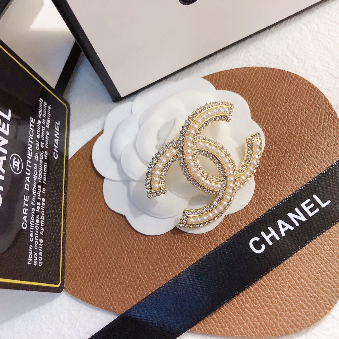 Luxury C.C Gold & Pearl Brooch pin