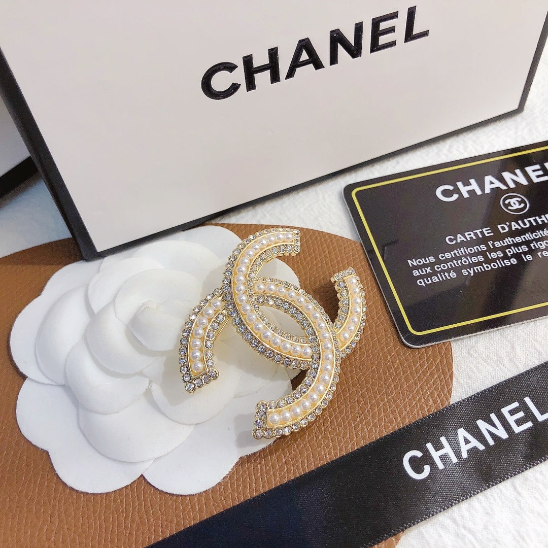 Luxury C.C Gold & Pearl Brooch pin