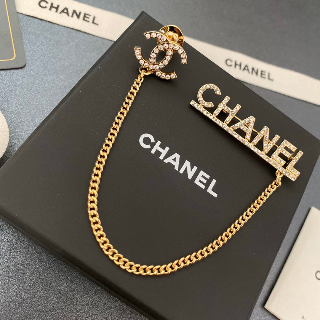Luxury C.C Chain Brooch pin