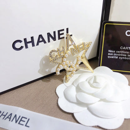 Luxury C.C Gold & Pearl Star Brooch pin