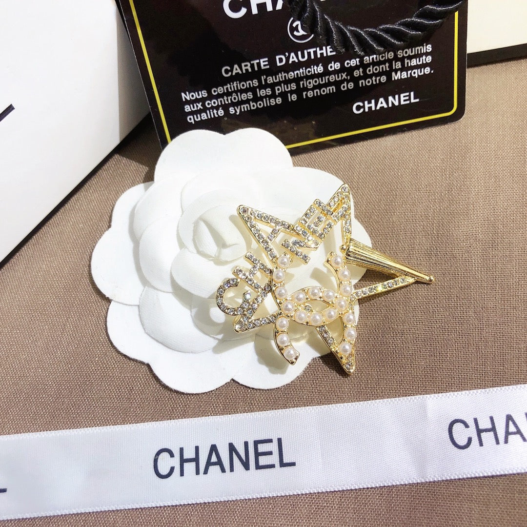 Luxury C.C Gold & Pearl Star Brooch pin