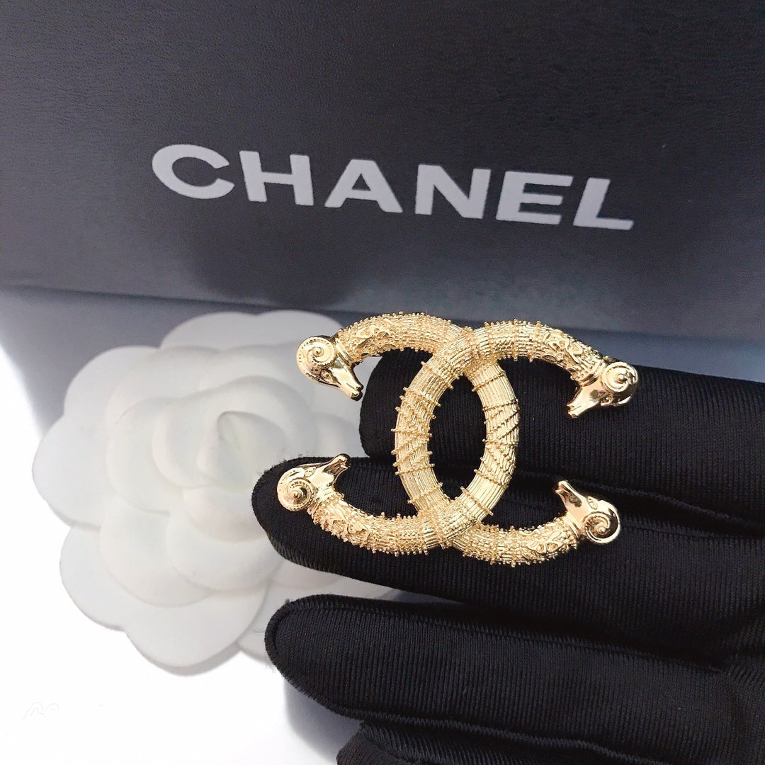 Luxury C.C Gold Brooch pin
