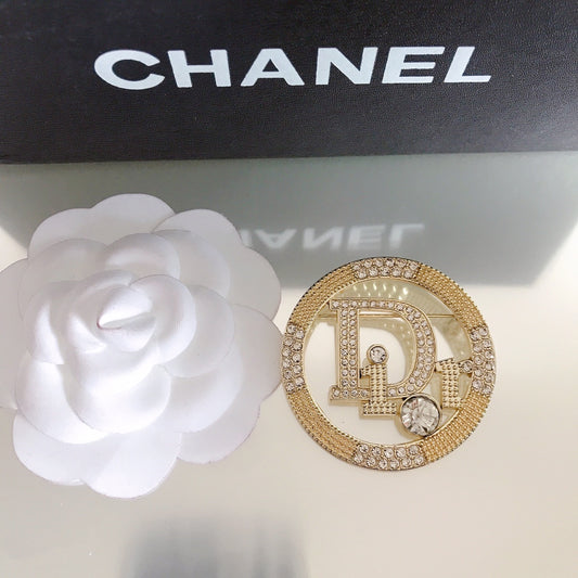 Luxury D Gold Brooch pin