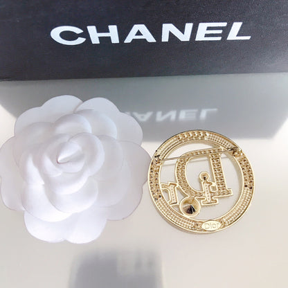 Luxury D Gold Brooch pin