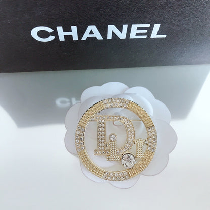 Luxury D Gold Brooch pin