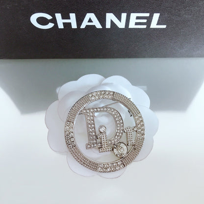 Luxury D Gold Brooch pin