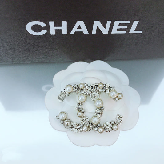 Luxury C.C Brooch pin - Silver