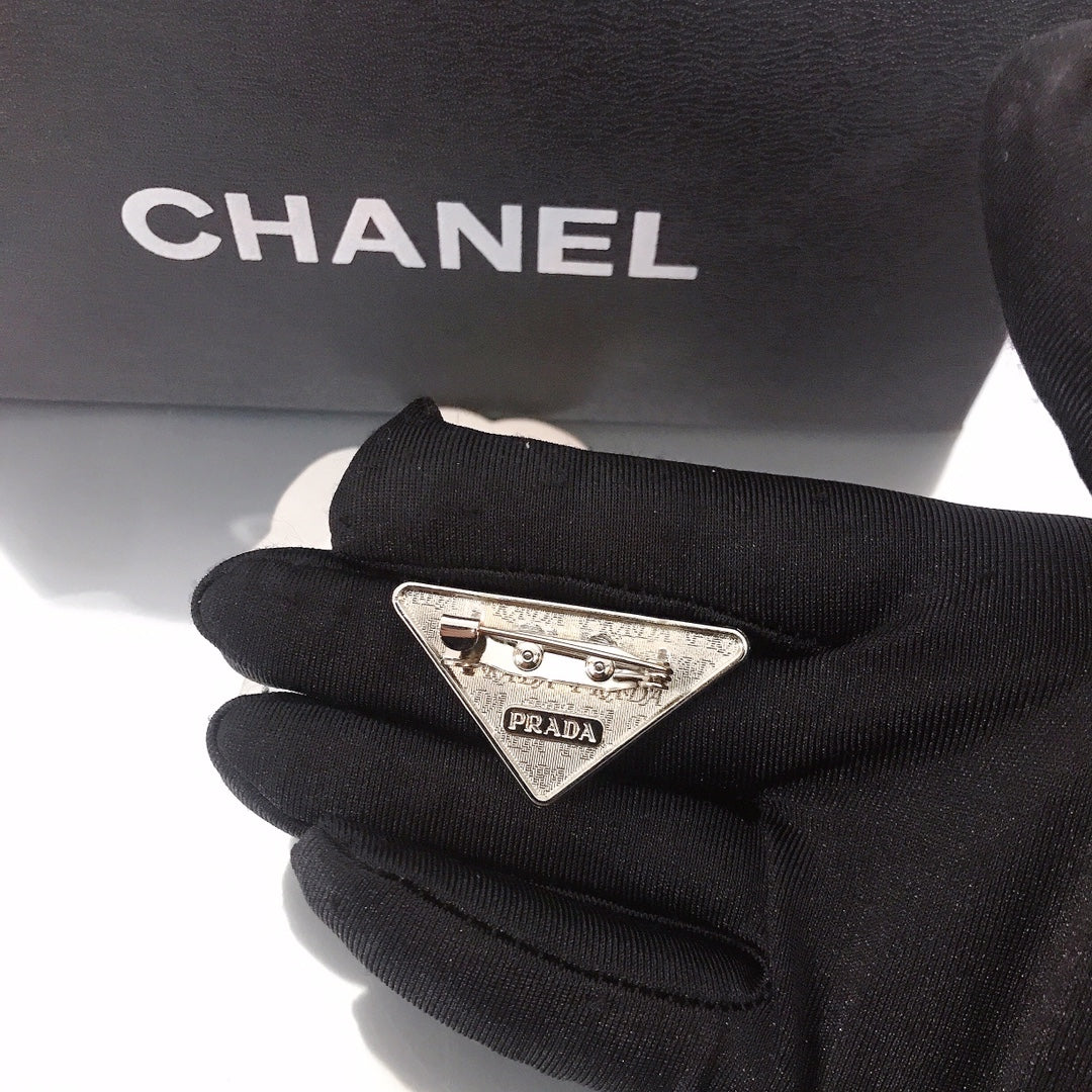 Luxury P Silver/Black Brooch pin