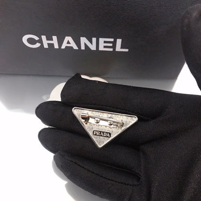 Luxury P Silver/Black Brooch pin